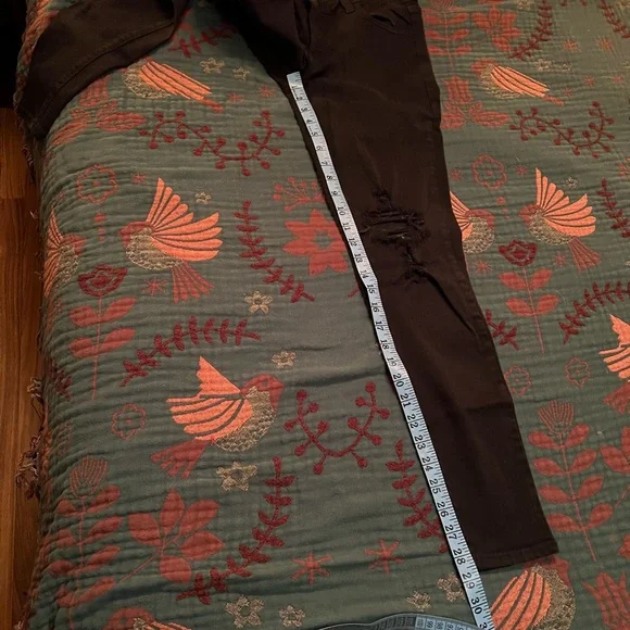 AE size 8 Long. Black knee hole jegging. - Picture 5 of 7